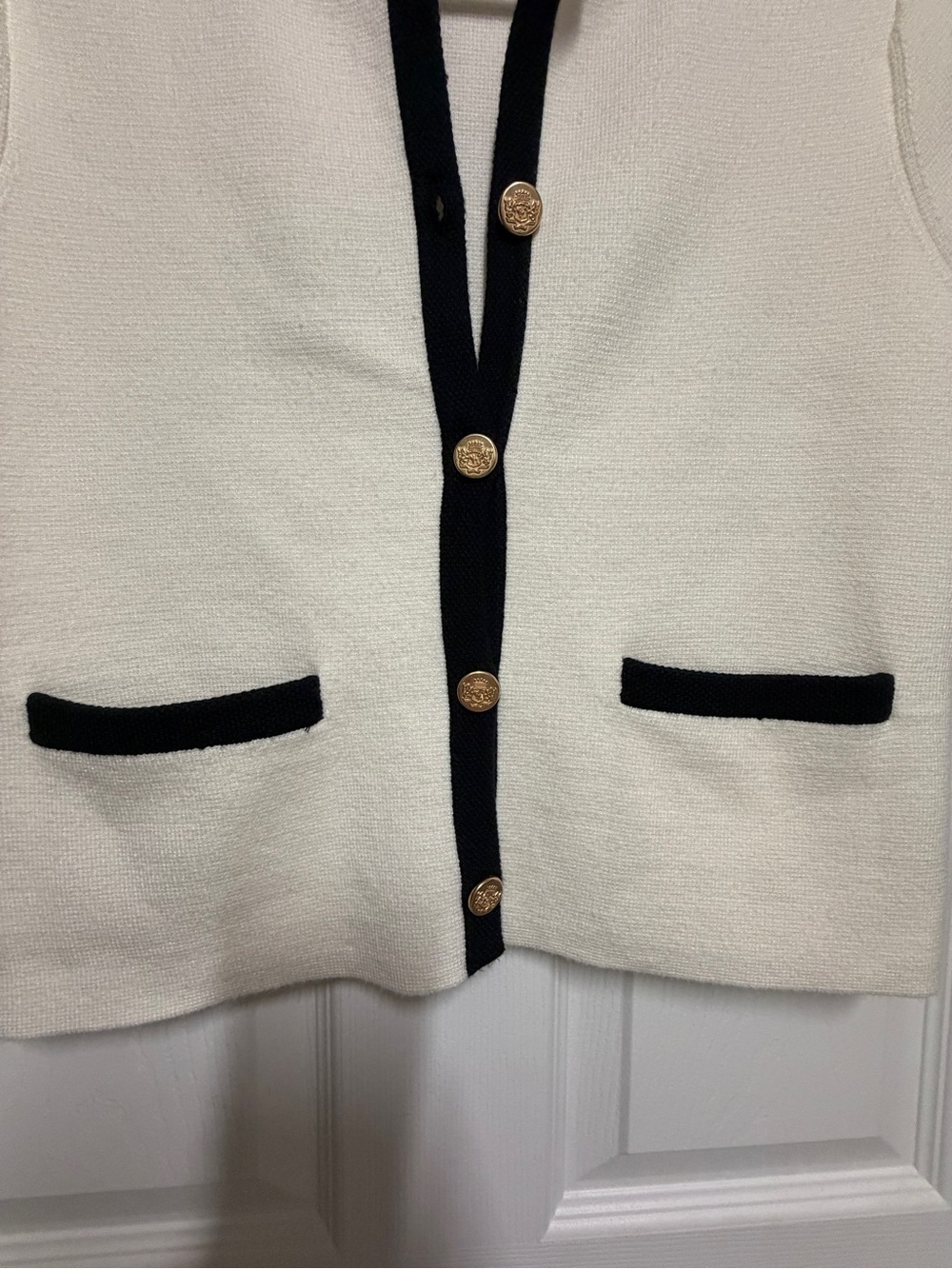 Abercrombie & Fitch Cream Short-Sleeve Cardigan with Black Trim - Picture 4 of 7